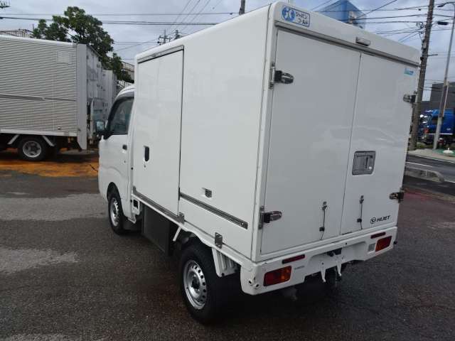 埼玉県経営革新承認企業＆JU適正販売店＆民間車検大型工場＆架装工場併設店です！