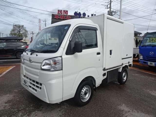 -7℃設定ダイハツ純正中温冷凍車　デンソー製冷凍機　ハイルーフ　4速オートマ　両サイドドア　FRP製荷箱　カラードバンパ　4枚リーフサス　ナビ　TV　ドラレコ キーレス　ブルートゥース