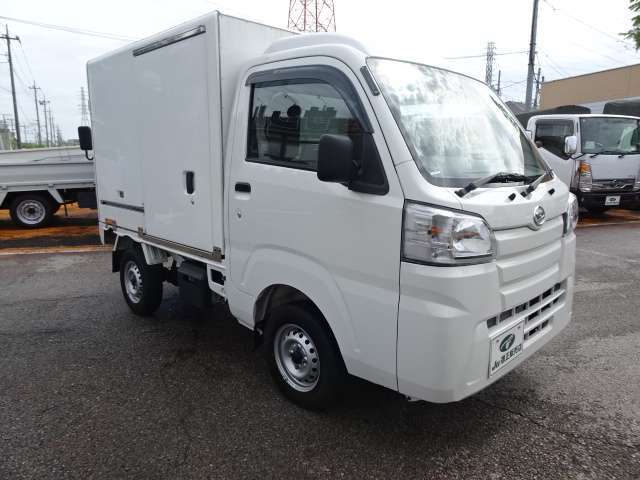 中古自動車販売士の有資格者が担当させて頂きます。　遠方登録や保険等、何でもご相談下さい！