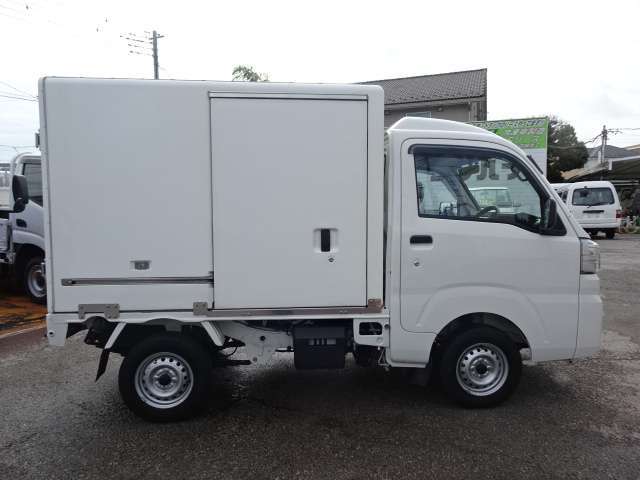 中古自動車販売士の有資格者が担当させて頂きます。　遠方登録や保険等、何でもご相談下さい！