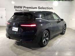 BMW xDriveの魅力は、走行状況と路面状況の変化をリアルタイムに把握し、4輪のトラクションを絶えず最大限に保つことで、どんなコンディションにおいても揺るぎない走りを実現させてくれます。