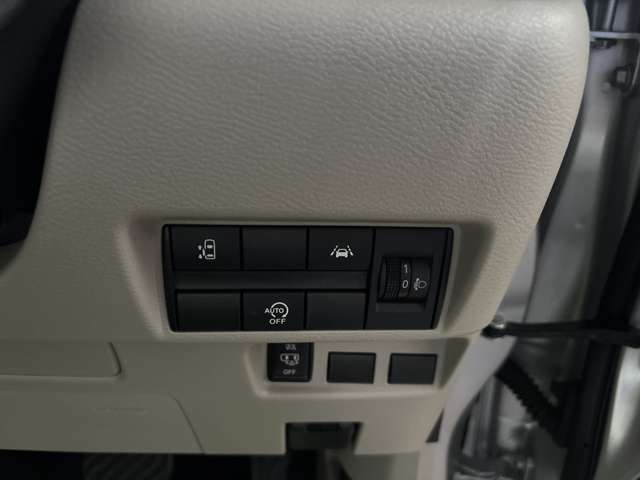 左スライドドアはハンズフリーオートスライドドアになっています！