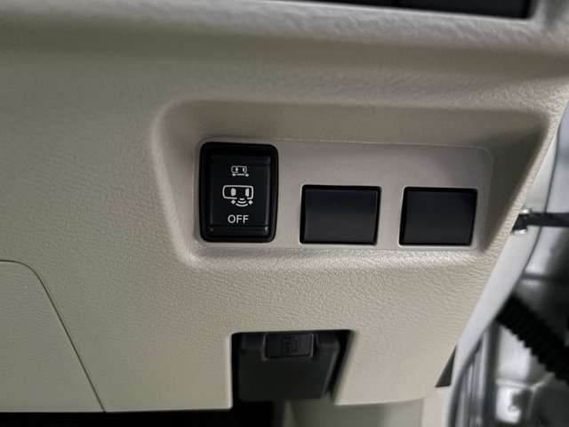 左スライドドアはハンズフリーオートスライドドアになっています！