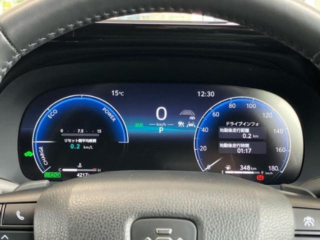 WECARSの展示場では実際に見て、触ってお車をお選びいただけます！知識の豊富な営業スタッフが様々なカーライフをご提案いたします！