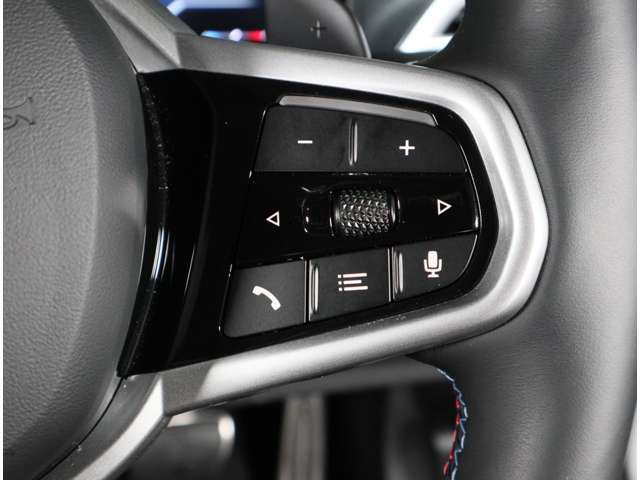 Abe BMWでは全国納車に対応しております。担当スタッフがご自宅までご納車にお伺いをさせて頂いております。輸送会社任せでなく当社スタッフがお届けいたしますので、安心してお買い求めいただけます。（別途有償）