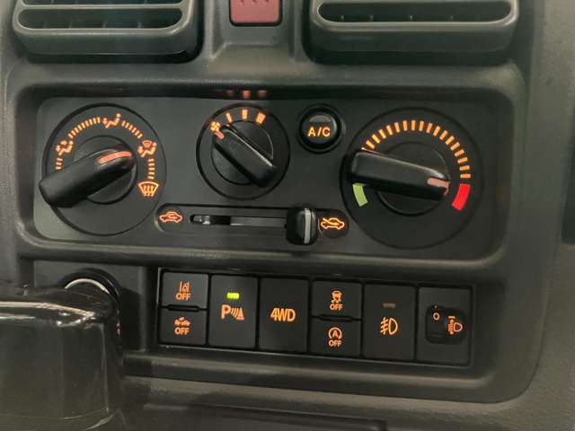 この度は当店のお車をご覧になっていただき、誠にありがとうございます。ぜひじっくりとご検討下さい。気軽にお問合せ・お見積りお待ちしております。