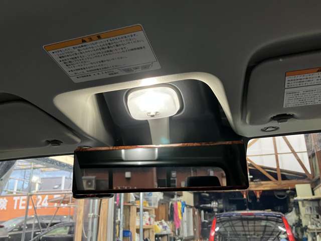 バックカメラ装備。駐車が苦手な方には欠かせません。