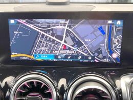 ●純正ナビ:一体感のあるナビは、高級感ある車内を演出してくれます。Bluetooth再生などオーディオ機能も充実しておりますので、運転もより楽しめます♪