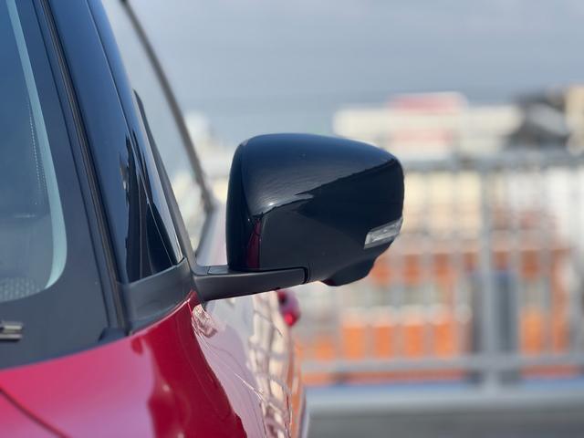 狭い駐車場でも安心。スイッチ操作だけでドアミラーの格納展開が可能。電動格納式リモコンドアミラー！