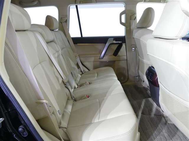 ゆとりある広々とした車内空間は、ドライブを始め買い物やレジャーなど、幅広く活躍します。