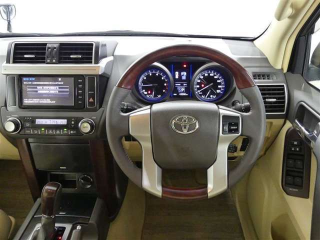 SUVならではの見晴らし良い運転視界で快適なドライブをお楽しみいただけます。