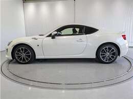 1年間の走行距離無制限のロングラン保証付きです。また、さらに安心をお求めの方には1年～2年の保証延長ができる（有償）もお選びいただけます。