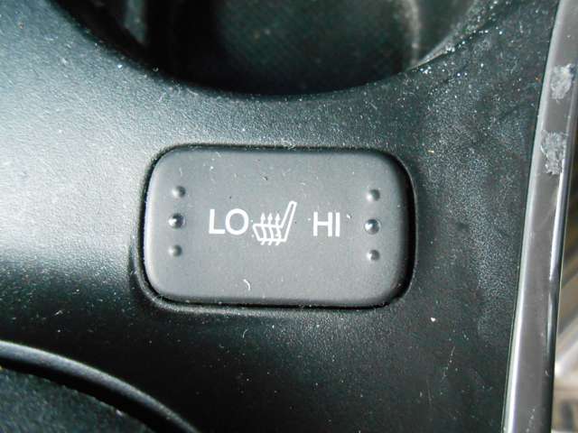 シートヒーター付で、寒い日にはうれしい装備です。