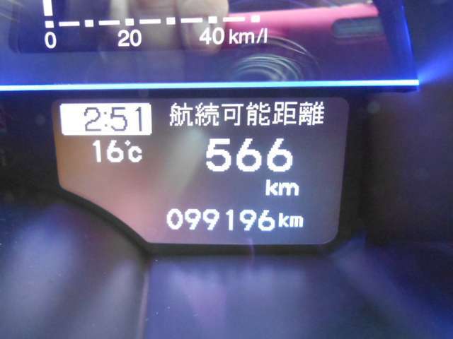 とっても見やすいメーターパネル。走行距離は、100000キロです！