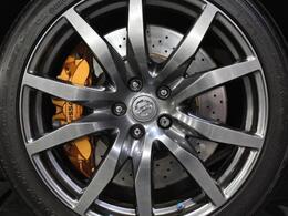 ご来店前にお問合せフォームから「来店予約」をお願い致します。予約ナシの当日のご来店については恐れ入りますがお電話で在庫確認をお願い致します。