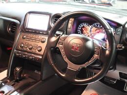 ご来店前にお問合せフォームから「来店予約」をお願い致します。予約ナシの当日のご来店については恐れ入りますがお電話で在庫確認をお願い致します。