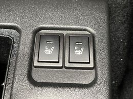 【シートヒーター】寒い日に重宝するシートヒーター！エアコンより早く温まってくれるので寒がりの人も安心ですね♪エアコンの温風は乾燥するから苦手、という方にもをおすすめです。