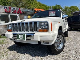 JEEP専門店の弊社が自信を持ってお勧めさせて頂けるXJチェロキー後期モデルが入庫致しました。お問い合わせはお早目に♪