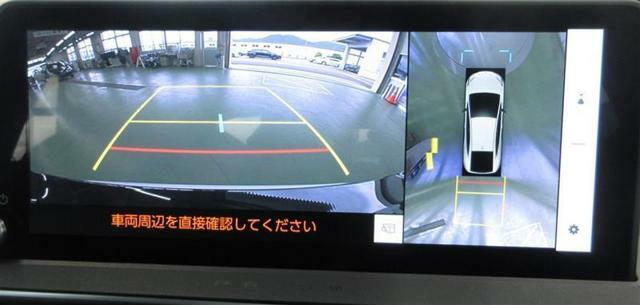 車両を上方から見たような映像をナビ画面に表示するパノラミックビューモニターです。