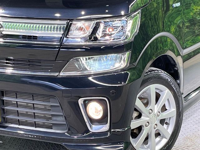 【LEDヘッドライト】悪天候や夜間走行時も良好な視界を確保し安心して運転できる高輝度LEDヘッドライトを装備！点灯速度が早く、消費電力も抑えられています。