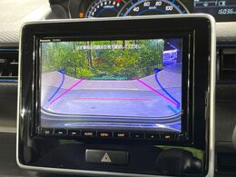 【バックカメラ】駐車時に後方がリアルタイム映像で確認できます。大型商業施設や立体駐車場での駐車時や、夜間のバック時に大活躍！運転スキルに関わらず、今や必須となった装備のひとつです！