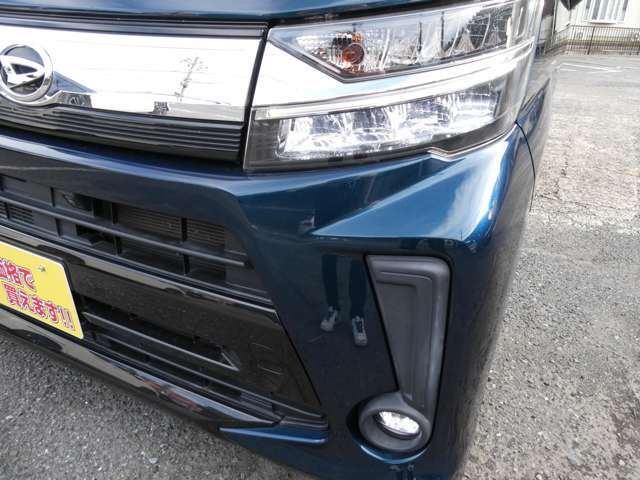 いま人気のLEDライト！夜道を明るく照らしてくれます。スマートに見えるだけでなく、視認性UPで事故防止にも繋がりますね！