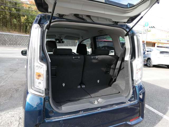 コンパクトサイズでも、今やラゲッジスペースの充実は当たり前です！本当に重宝しますよ。たくさん荷物を詰めて便利です。是非、お試しください！