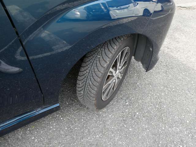 オールシーズンタイヤ溝まだまだあります！