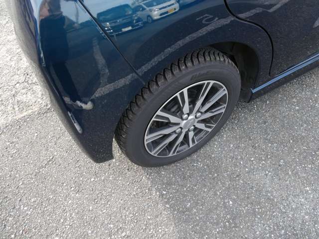 ホイールやマフラーといった社外パーツの取り付けも可能です。ご希望に添えるように頑張りますので別途ご相談下さい。