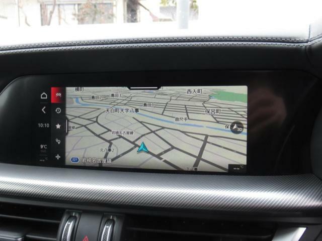 Apple　CarPlay　/Google　AndroidAutoに　対応。　地図情報など最新のコネクティビティを確保し「Connectシステム」を採用し　様々な情報を集約・表示します