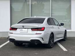 Emergency Service 365日24時間体制で、万一の故障などのトラブルに対応。応急処置のアドバイスのみならず、保証期間中は出張修理やレッカーなどの手配、さらにはお客様の代替交通手段やホテルの確保を行います。