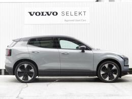 サイドビューはバランスの整った美しいボディラインが印象的です。