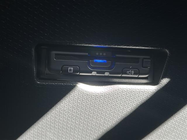 【ETC】有料道路を利用する際に料金所で停止することなく通過できる、ETC車載器（ノンストップ自動料金収受システム機器）が装備されています。セットアップを行うことで利用可能になります。