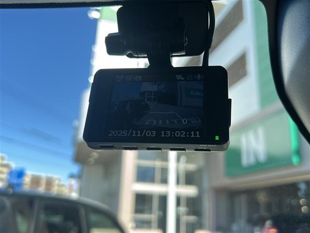 【バックミラー】大きくて見やすいので、後方を見るときも安心です！