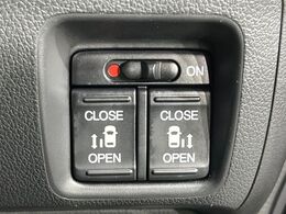 【両側パワースライドドア】スマートキーや運転席のスイッチで後席両側スライドドアの開閉が可能♪電動だから力を入れてドアを開ける必要が無く、小さなお子様でも簡単に開け閉めでき快適です♪