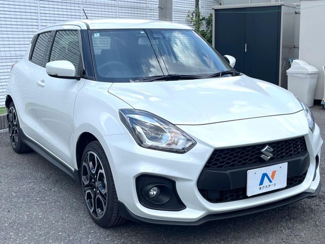 大好評のボディコーティング「弾スプラッシュコート」もご納車までに施工可能。通常のガラスコートと異なる、耐久年数6年の無機質ガラスコーティングが、ボディをキレイな状態に保ってくれます。