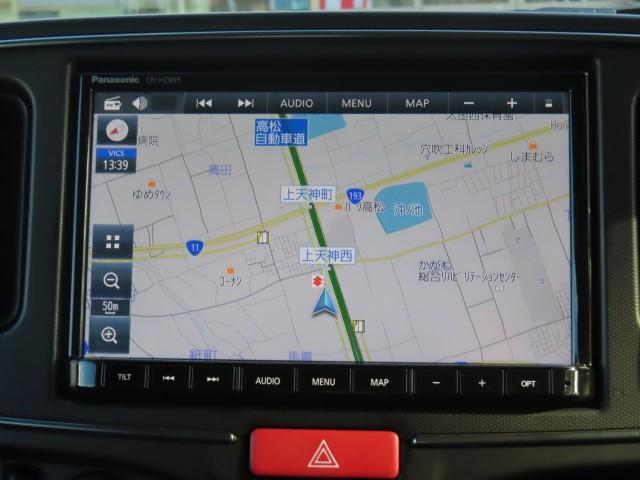 スズキ純正のパナソニック製8インチメモリーナビ装着。大きな画面なので視認性、操作性◎CN-HZ895