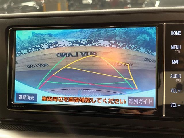 【バックカメラ】駐車時に後方がリアルタイム映像で確認できます。大型商業施設や立体駐車場での駐車時や、夜間のバック時に大活躍！運転スキルに関わらず、今や必須となった装備のひとつです！