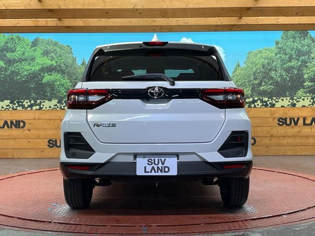 安心の最長10年・走行無制限保証（有償）をご用意。保証内容も充実はもちろん、無料点検＆オイル交換や、年中無休の全国・24時間ロードサービスも付帯されておりますのでご安心下さい。