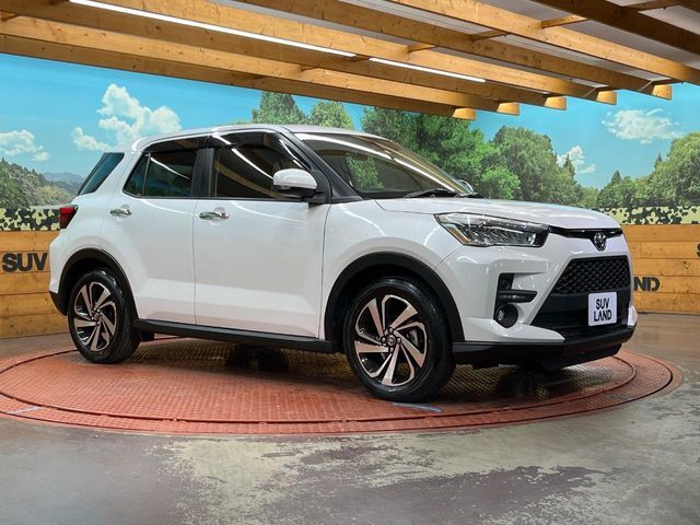 高透明度のガラス皮膜で撥水はもちろん、上質なツヤ・光沢を実現。紫外線や酸性雨から大切な愛車を保護し、色あせ・劣化を防止。「弾スプラッシュコート」、「弾プリミッサコート」からお選びいただけます。