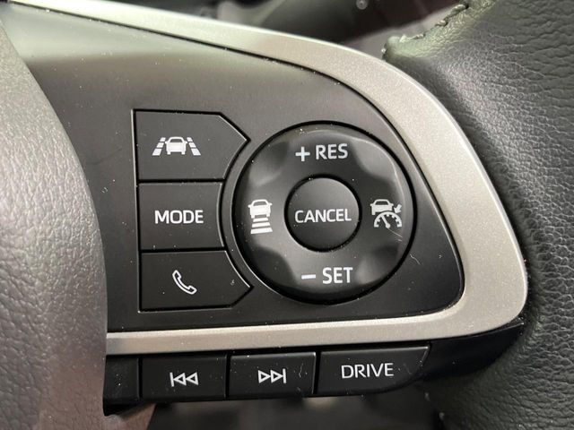 【レーダークルーズコントロール】高速道路での長距離走行が楽に！！自動で速度を保つクルーズコントロールが、衝突軽減システムと連携し、前方の車両を感知して車間を保つように速度調節してくれます！！