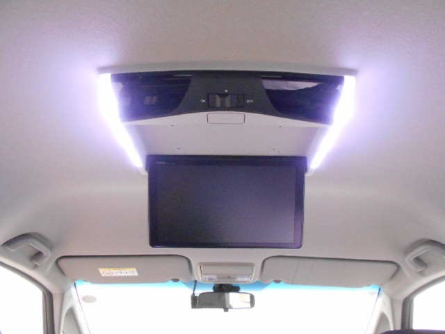 リア席モニターも装備されています！