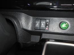 両側電動スライドドアです。運転席やキーレスから開閉が出来てとても重宝します。
