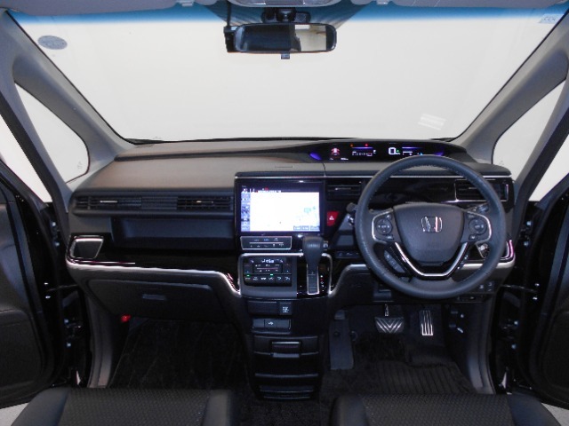 大きなフロントガラスで視界も良好☆