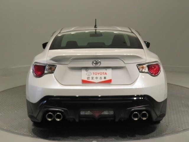 「バックフォルム」です。トランク・ラゲッジスペースには、多くの荷物を入れることが可能です。