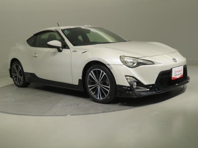 ご納車前にはエンジンオイル・オイルエレメント等を交換して、トヨタディーラーのエンジニアがしっかりと整備を致します。交換部品などに付いては、スタッフまでお尋ねください。