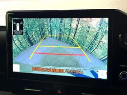 【バックカメラ】駐車時に後方がリアルタイム映像で確認できます。大型商業施設や立体駐車場での駐車時や、夜間のバック時に大活躍！運転スキルに関わらず、今や必須となった装備のひとつです！