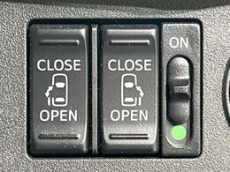 【両側パワースライドドア】スマートキーや運転席のスイッチで後席両側スライドドアの開閉が可能♪電動だから力を入れてドアを開ける必要が無く、小さなお子様でも簡単に開け閉めでき快適です♪