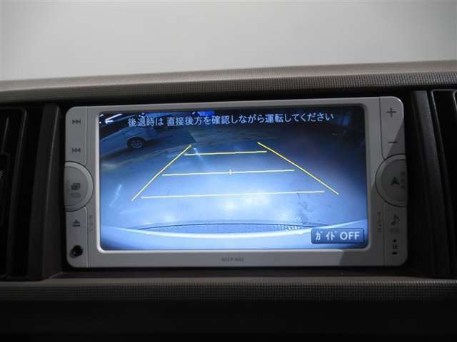 バックカメラが付いているので後方確認が非常にしやすいです。今や運転初心者も熟練者も必須装備！ついていて損はないですね♪