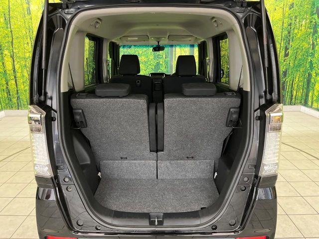 積み下ろしのしやすいデッキにはたっぷりと荷物を積み込んでいただけます。遊びから仕事まで、様々なシーンで頼れます♪
